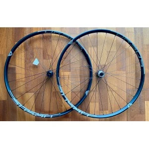 Paire De Roues URSUS ALCOR Disque 29p 15/100 & 12/142mm 1 Paire De Roues URSUS ALCOR Disque 29p 15/100 & 12/142mm